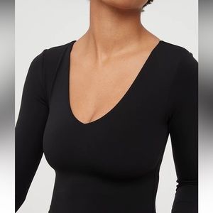 NWOT OFFLINE By Aerie Real Me Long Sleeve V-Neck T-Shirt medium